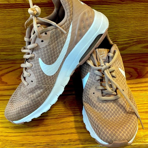 Nike Air Sneakers - Picture 1 of 4